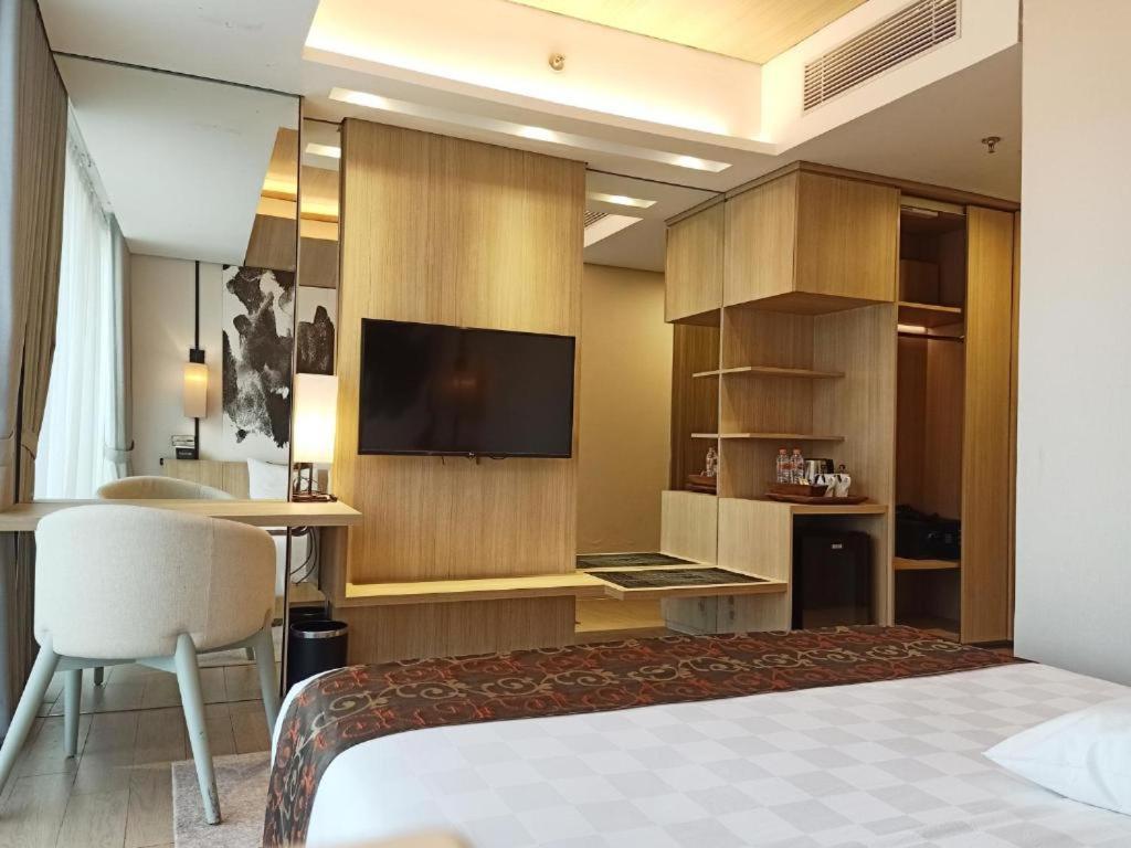 Louis Kienne Cikarang Hotel & Service Apartment Bekasi Dış mekan fotoğraf