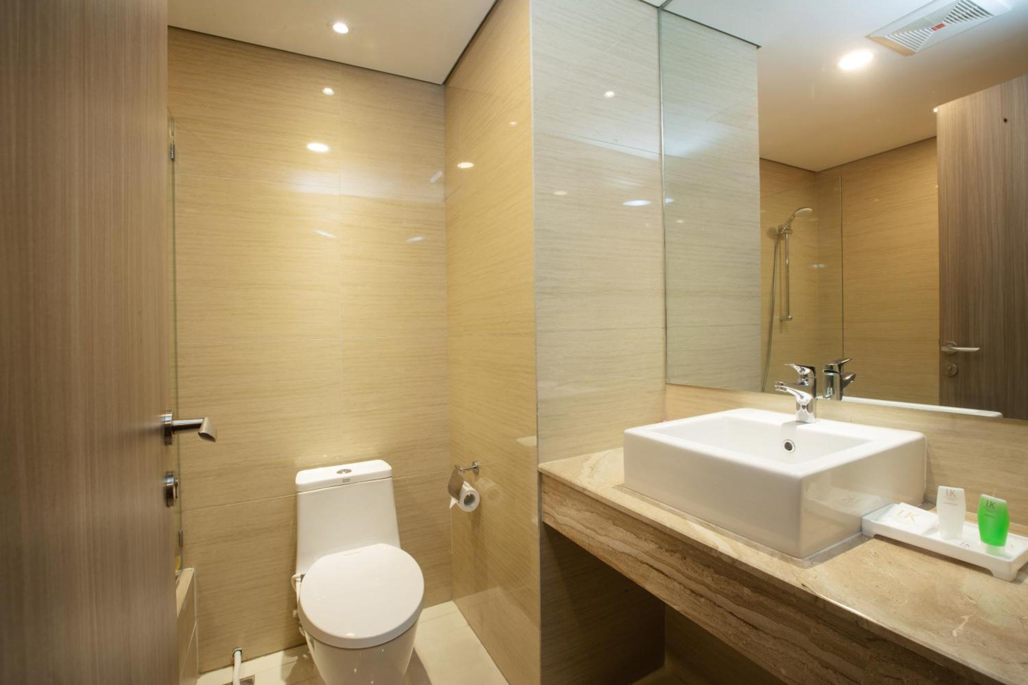 Louis Kienne Cikarang Hotel & Service Apartment Bekasi Dış mekan fotoğraf
