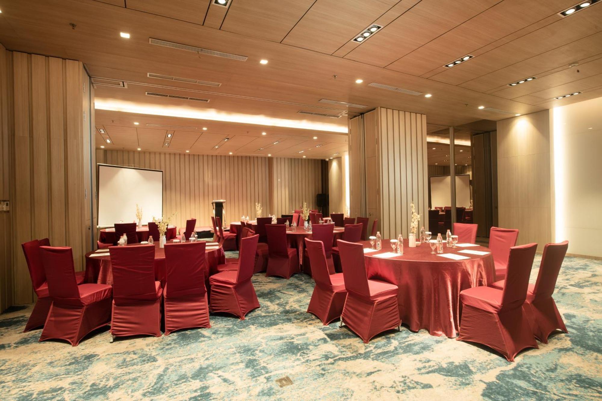 Louis Kienne Cikarang Hotel & Service Apartment Bekasi Dış mekan fotoğraf