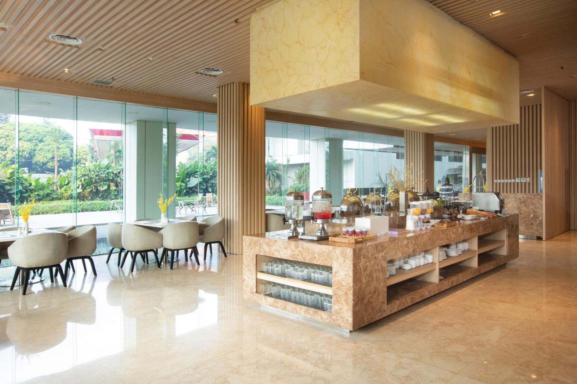 Louis Kienne Cikarang Hotel & Service Apartment Bekasi Dış mekan fotoğraf